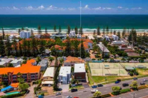 Casa De Mork - Entire 3 Storey Beach Villa, Surfers Paradise